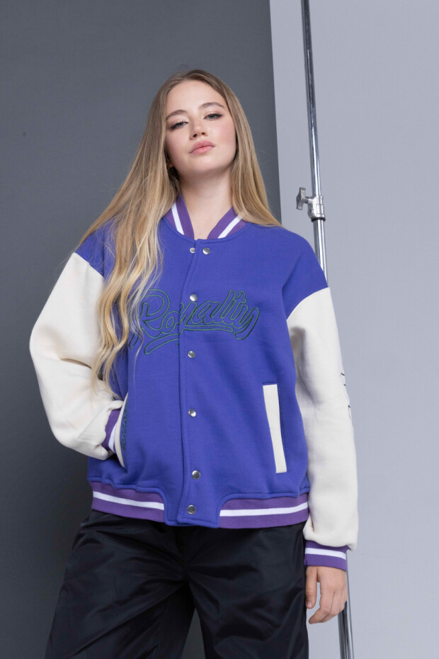 Campera Universitaria Royalty Violeta y Crudo