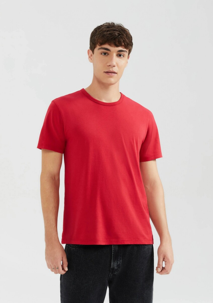 CAMISETA UNISSEX BÁSICA MODELO SLIM - ROJO 