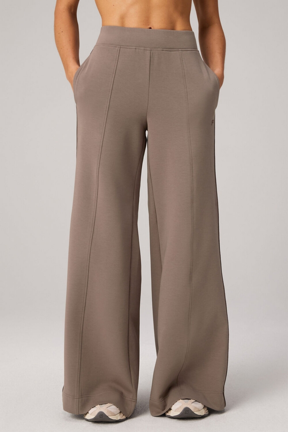 Pantalón Elevated Track Pant Mujer Desert Shadows/Dark Sienna
