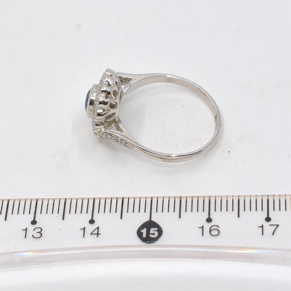 Anillo En Platino, Zafiro Redondo Y Brillantes Anillo En Platino, Zafiro Redondo Y Brillantes