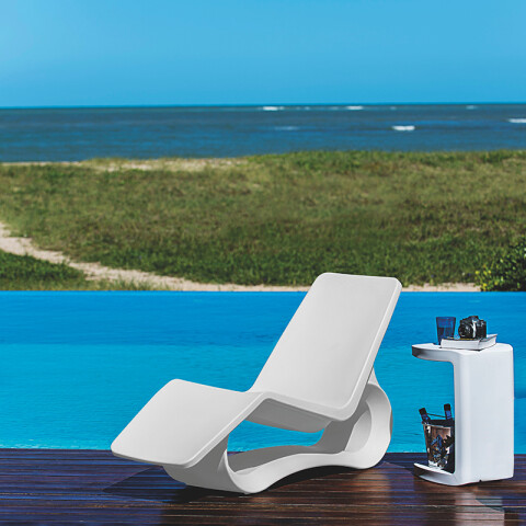 Reposera blanca en polipropileno "OCTO" -TRAMONTINA TD0780