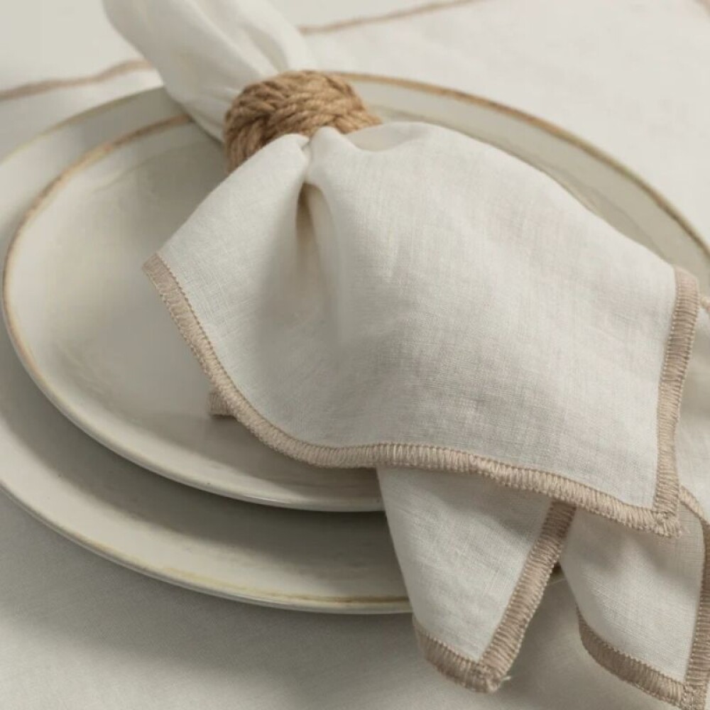Mantel Lino Overlock Off White (6-8 comensales) Mantel Lino Overlock Off White (6-8 comensales)