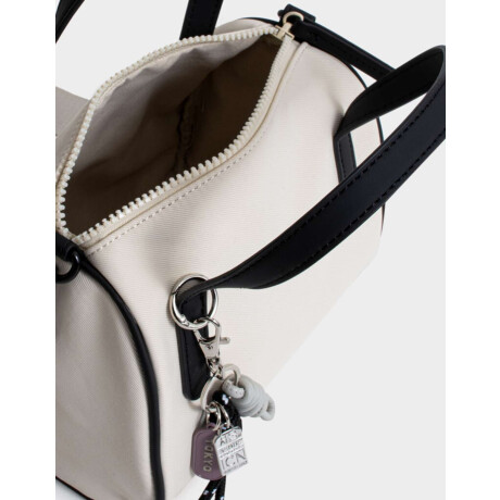 Cartera Bowling Con Charm Blanco Crudo