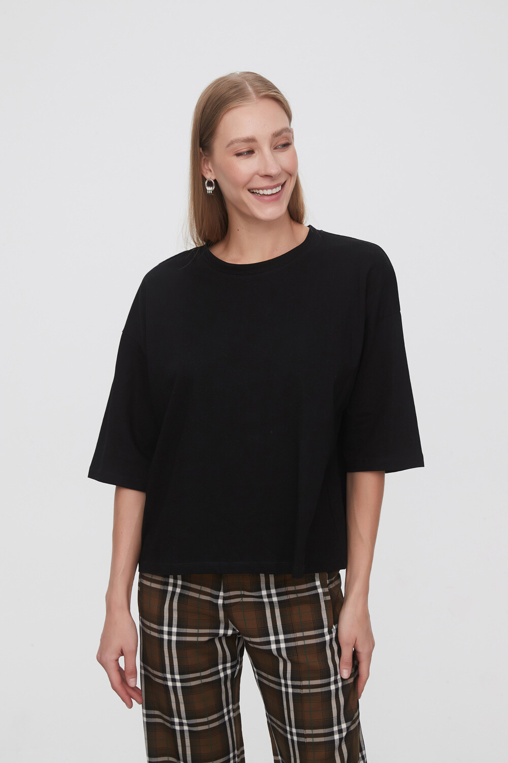 Remera Ahrnia Negro