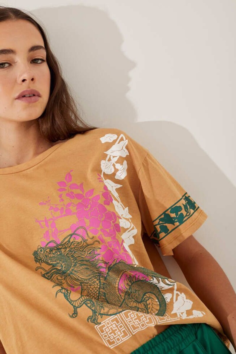 REMERA CHINESE - CAMEL 