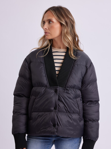 Campera de abrigo cuello en V Negro