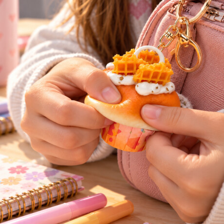 Llavero Squishy Cupcake Amarillo