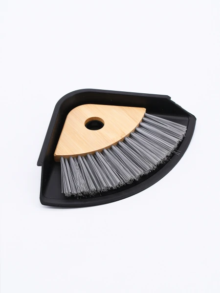 ESCOBILLA CON PALA NEGRO