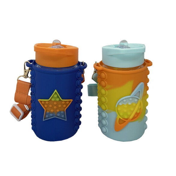Botella infantil antiderrames con sorbito + pop it TV0573