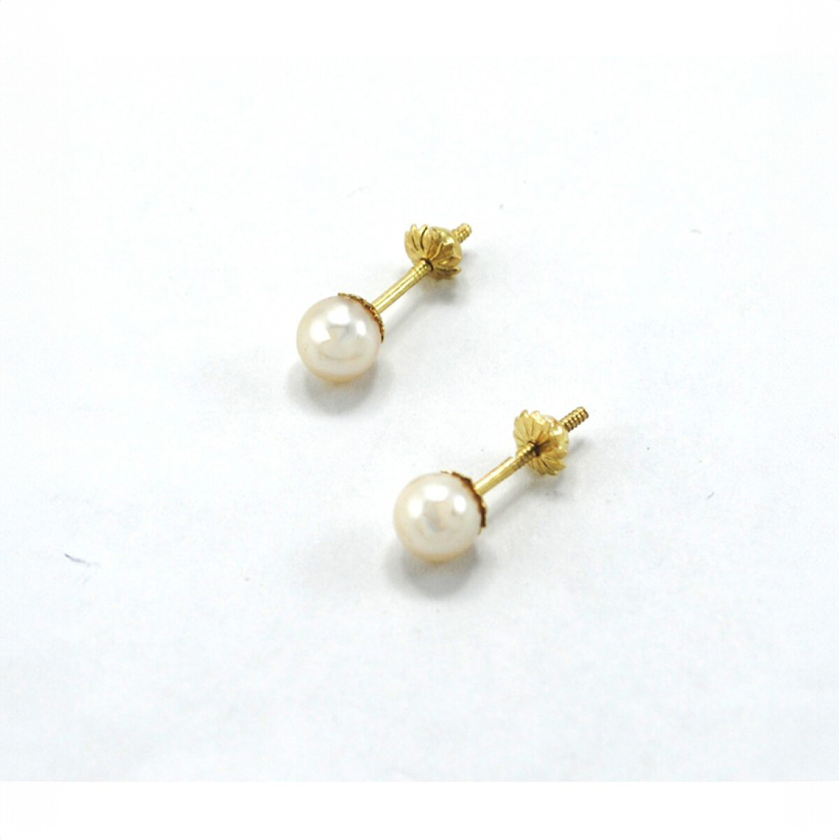 5 mm Caravanas en Oro 18 K Y Perlas. Peso 1 Grs 