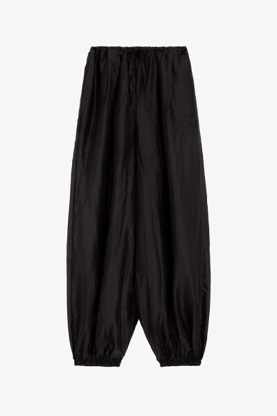 PANTALON ARRUGADO Negro