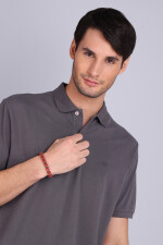Remera con cuello Arrow GRIS