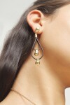 PENDIENTES DE CUERO LARGO DOBLE CON DETALLE DE BOLA DE ALEACIÓN DE METALES BAÑADA EN ORO 18K Pendiente