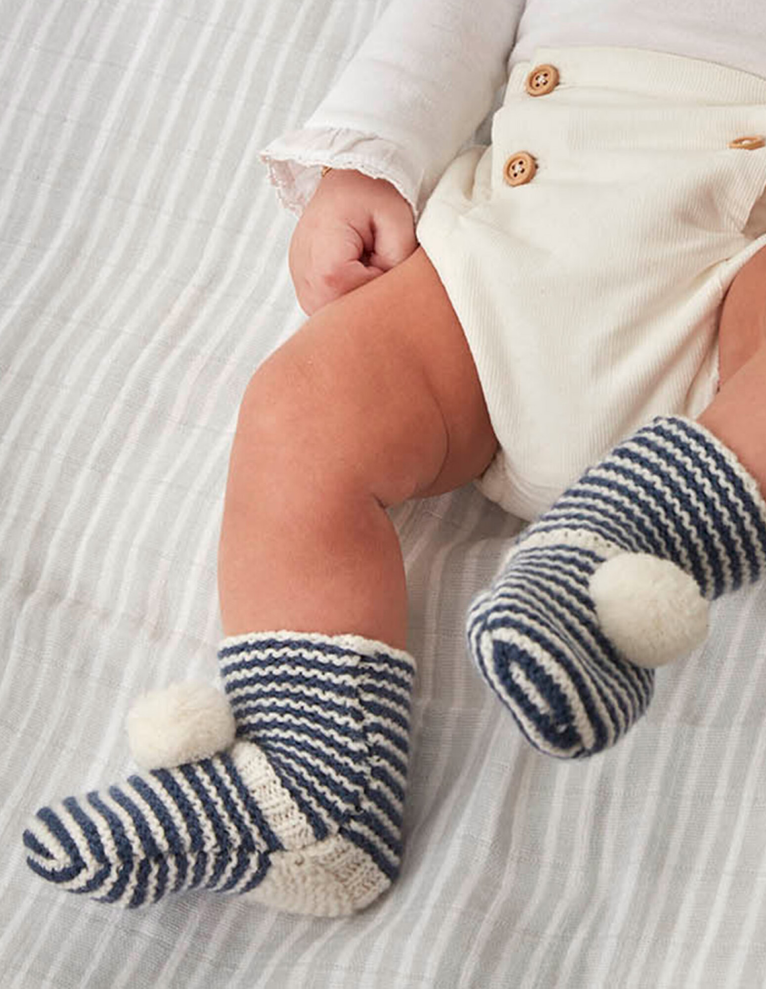 Patucos De Rayas Con Pompon Azul Pato