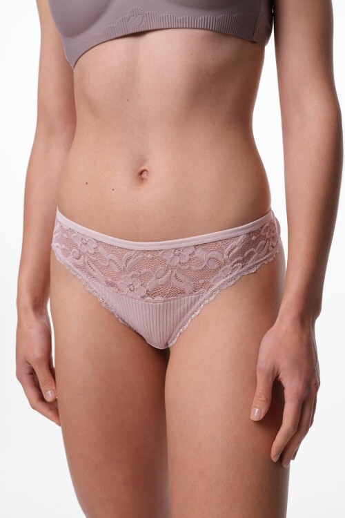 Colaless Lucy Rosa