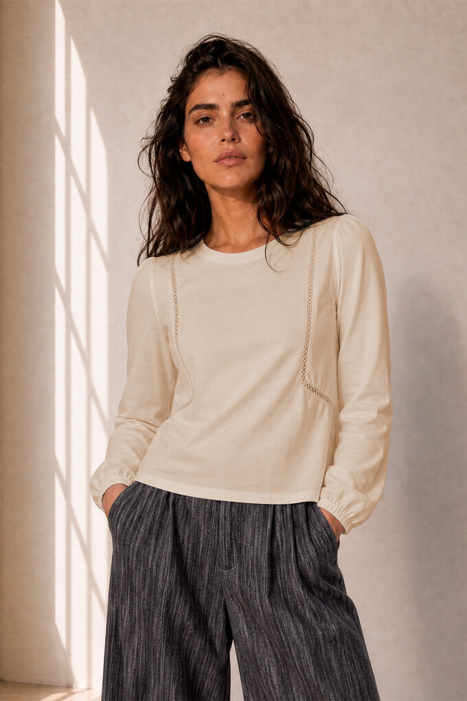 REMERA PAZ BEIGE
