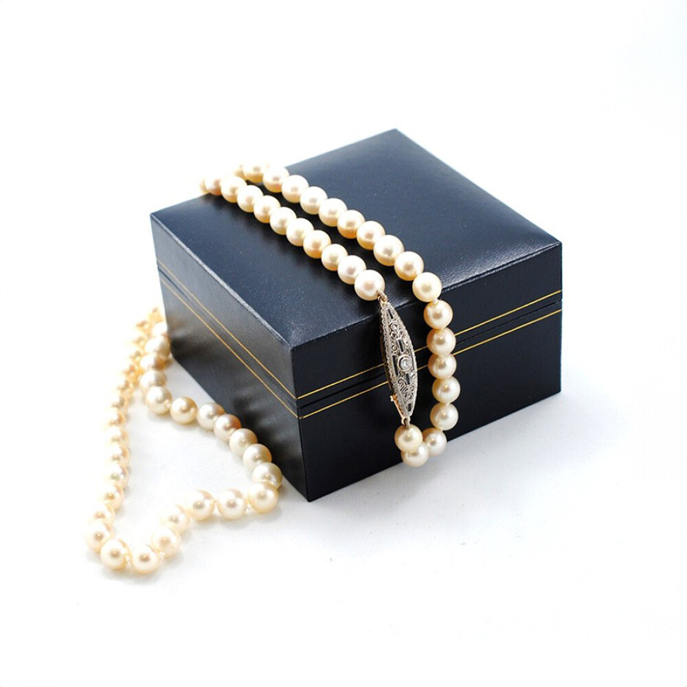 Collar Perlas De Cultivo Con Importante Broche En Oro 18K Collar Perlas De Cultivo Con Importante Broche En Oro 18K