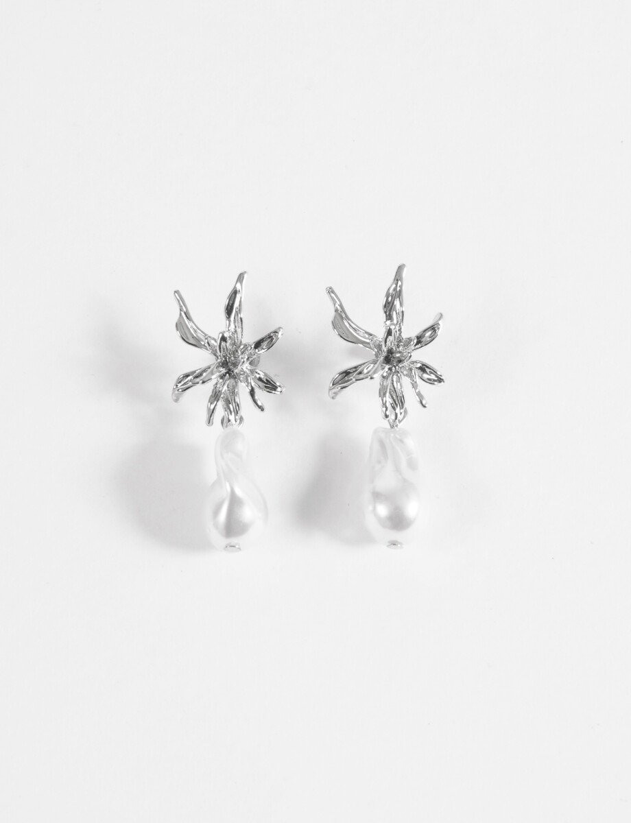 Caravanas flor con perla - plateado 
