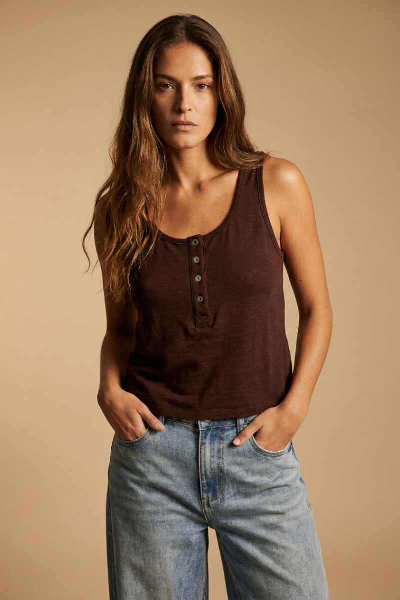 Musculosa Con Botones Algodón Chocolate