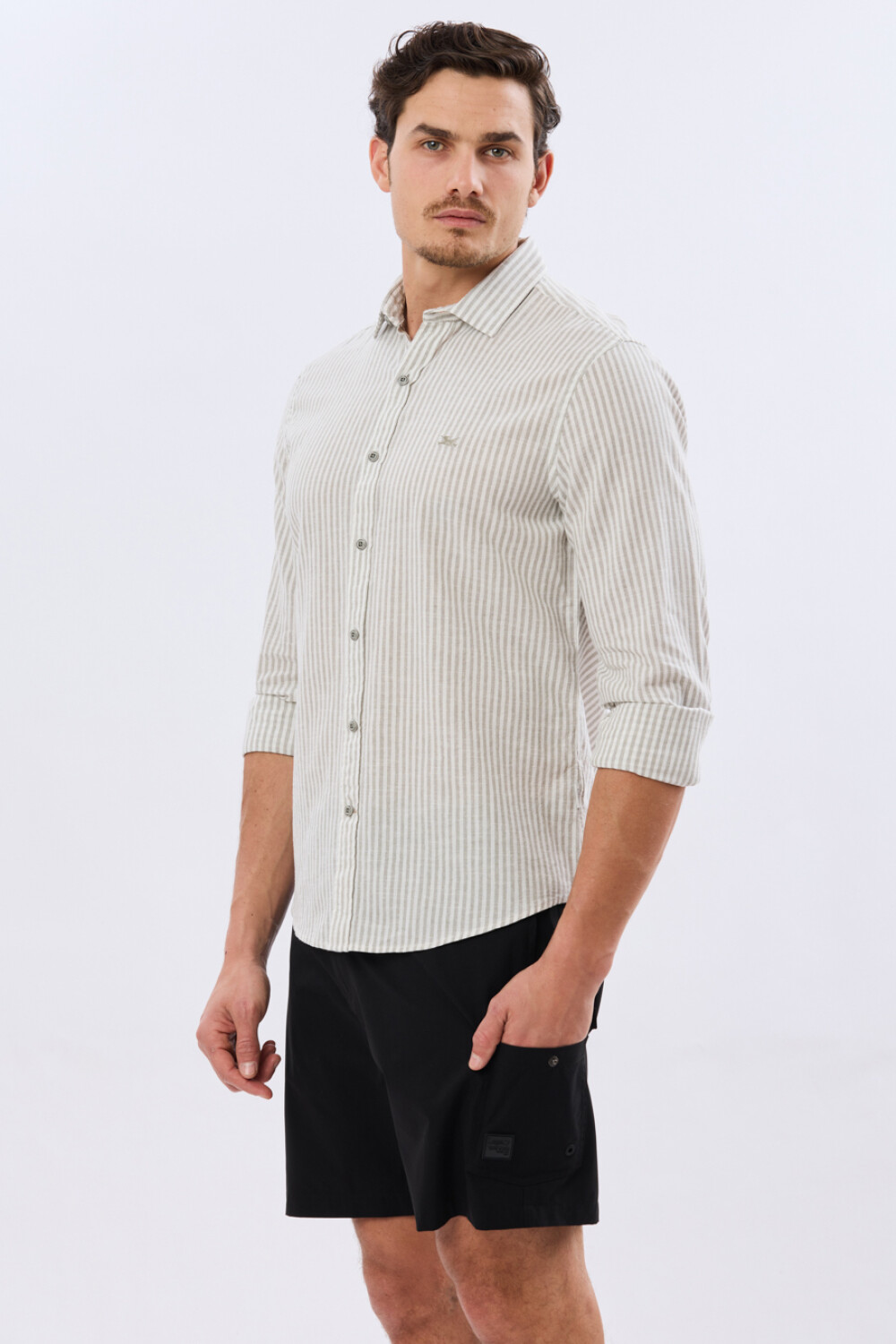 SHORT CARGO DE BAÑO LISO Negro