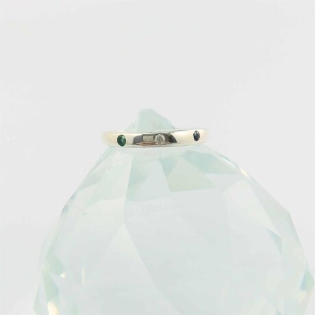 Anillo de plata 925 con circonia, raìz de esmeralda y zàfiro natural. Anillo de plata 925 con circonia, raìz de esmeralda y zàfiro natural.