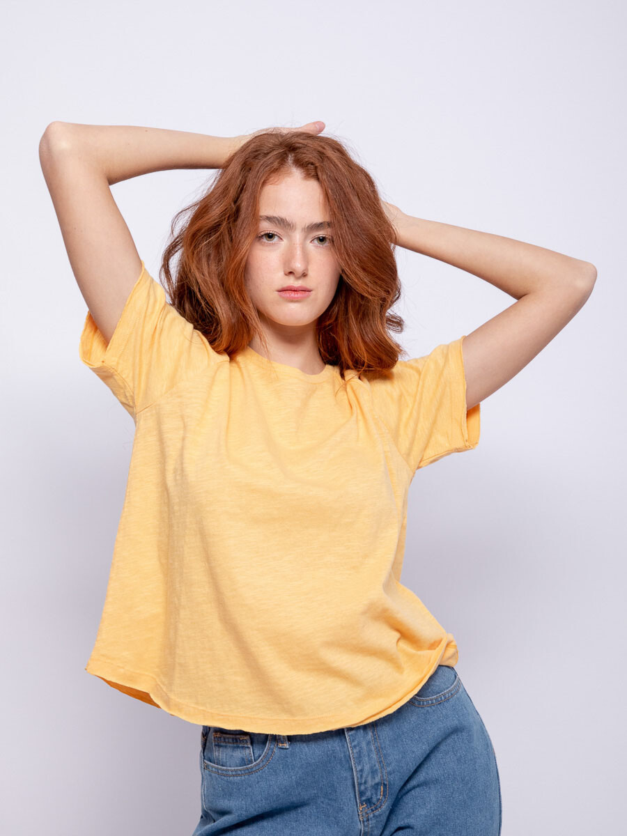 REMERA MISHU Ocre Oro