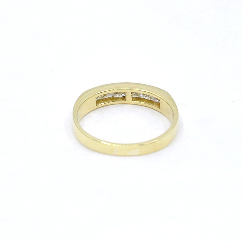 Anillo En Oro 18 Con Brillantes Corte Princesa Anillo En Oro 18 Con Brillantes Corte Princesa