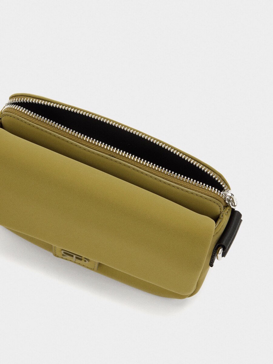 Bolso Bandolera Con Solapa Textura Suave mostaza