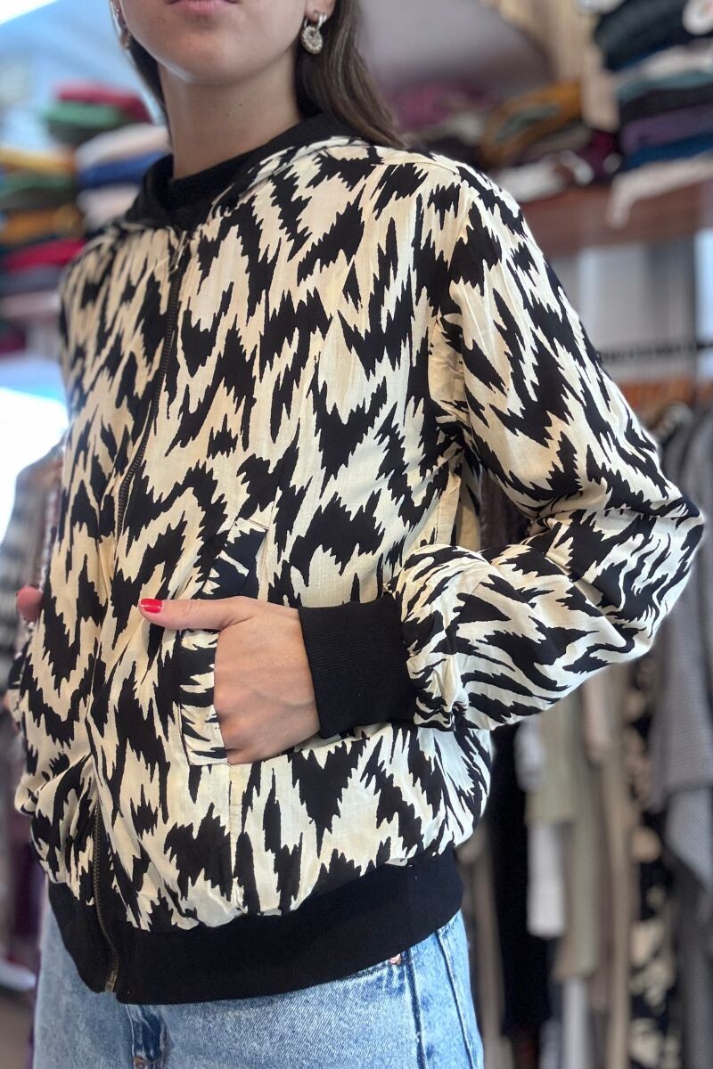 Campera capucha rayón Blanca y negra
