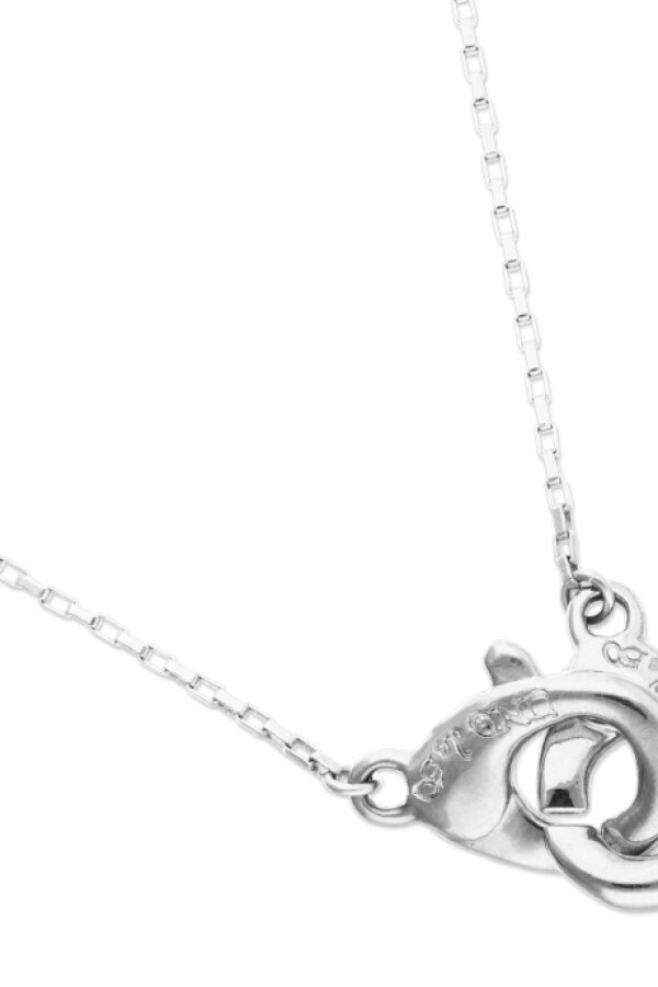 COLLAR BAÑADO EN PLATA CON DETALLE DE MOSQUETÓN ENTRELAZADO Colgante
