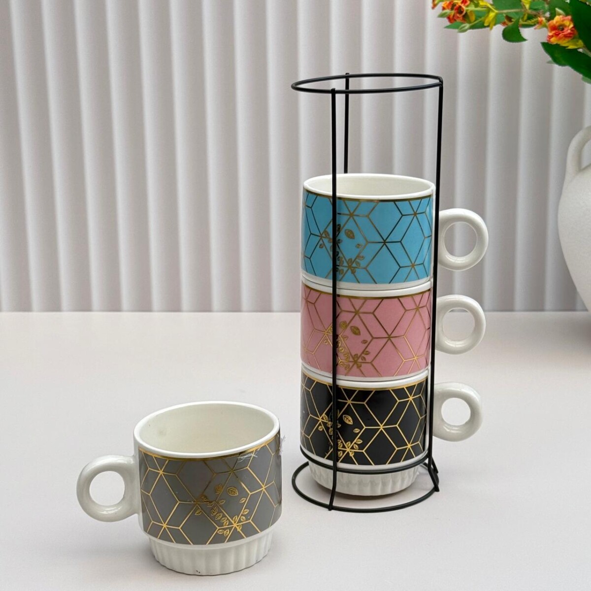 Juego De 4 Tazas Cerámica Apilables Base Metálica 250 ml. 