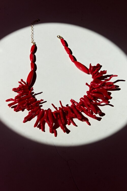 Collar coral rojo