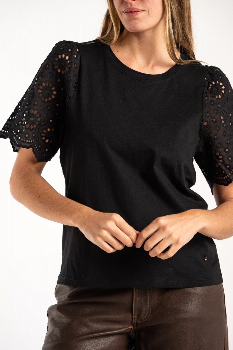 Remera Algodón Peinado Y Calados Negro