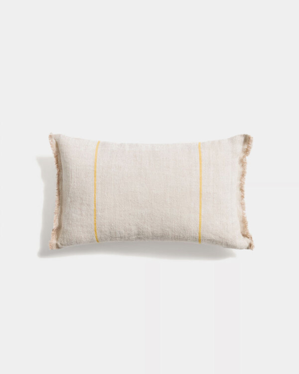 Almohadón Lidore de lino beige con rayas a contraste amarillo 30 x 50 cm Almohadón Lidore de lino beige con rayas a contraste amarillo 30 x 50 cm