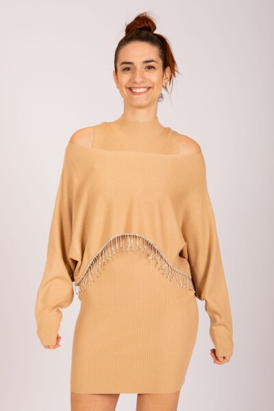 Vestido con sweater Camel