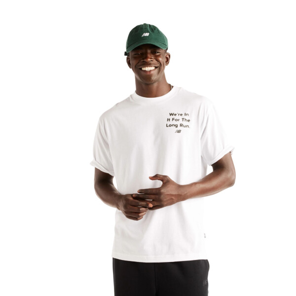 Remera New Balance Foggy Daze 1906 Hombre MT62R4SWWT Blanco