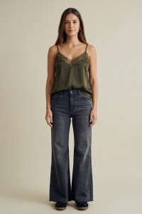 Blusa Satinada Con Encaje Oliva