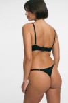 Colaless Abril Negro
