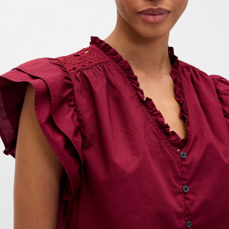 V-FLUTTER SLV EYELET YOKE TOP RED DELICIOUS