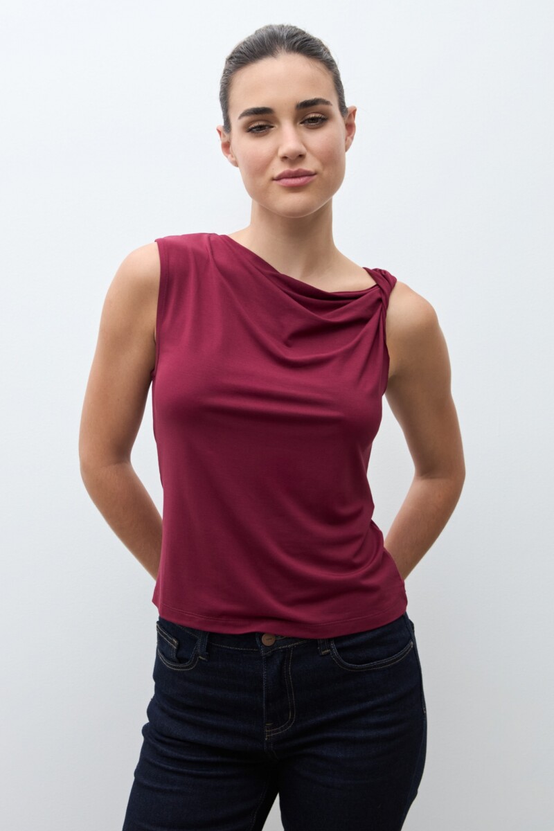 Top escote torneado bordo