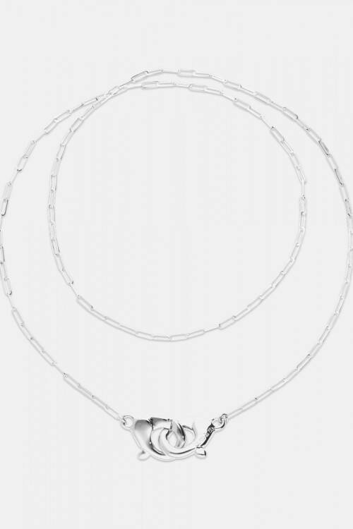 COLLAR LARGO BAÑADO EN PLATA CON MOSQUETÓN ENTRELAZADO Colgante