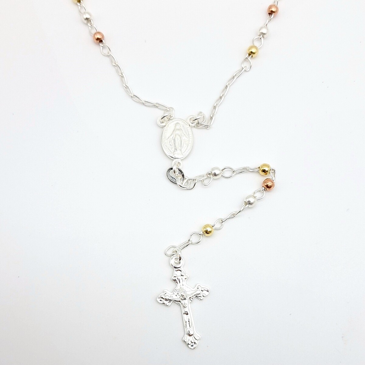 Rosario de plata 925 con baño de oro. 
