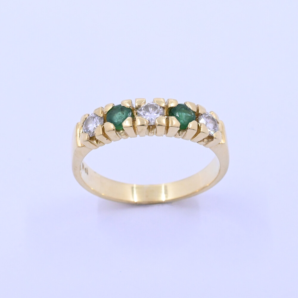 Anillo medio sin fin oro 18k amarillo con brillantes y esmeraldas engarce 4 puntas. Anillo medio sin fin oro 18k amarillo con brillantes y esmeraldas engarce 4 puntas.