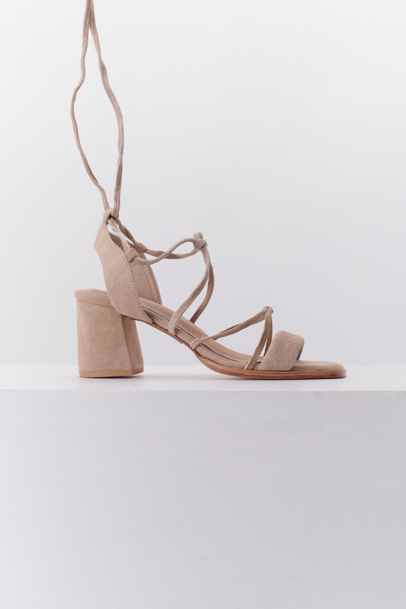 SANDALIA CUERO GAMUZA BEIGE