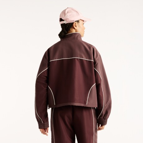 Campera Lifestyle New Balance de Dama Trackside WJ6279FYYLR BROWN