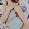 Mini bag Aura en cuero graneado Pearl Blue