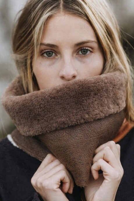 Simple Warm Neck Marrón / Marrón