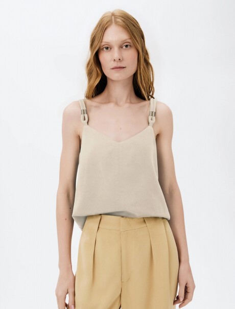 MUSCULOSA CON ESCOTE EN V BEIGE