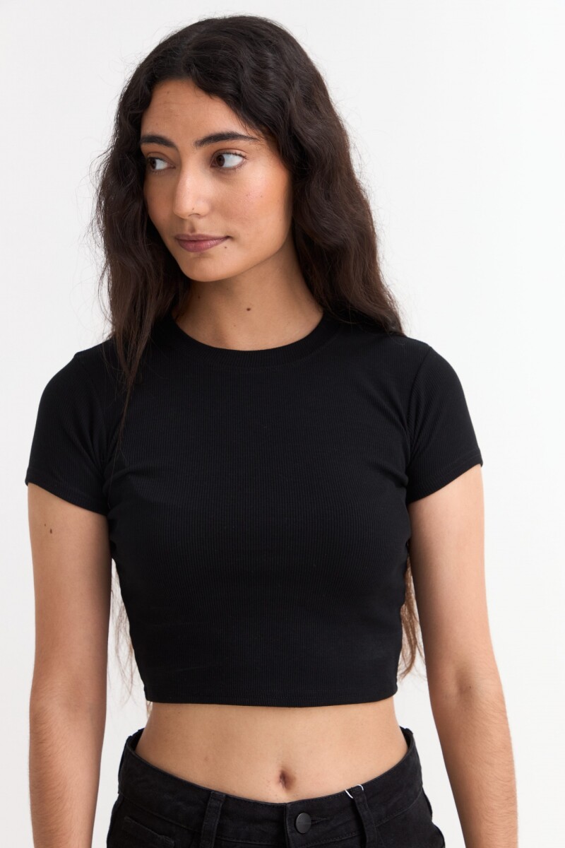 Remera m/c acanalada cuello a la base NEGRO