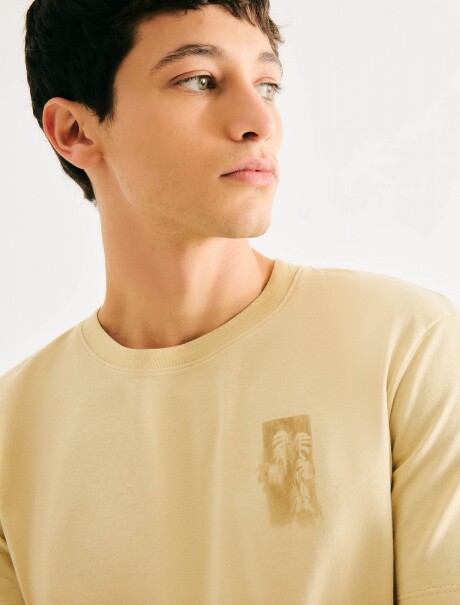 CAMISETA MANGA CORTA CON ESTAMPA AMARILLO